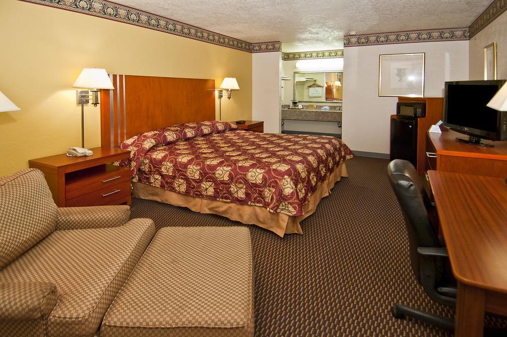 Winnie Inn And Suites Ruang foto